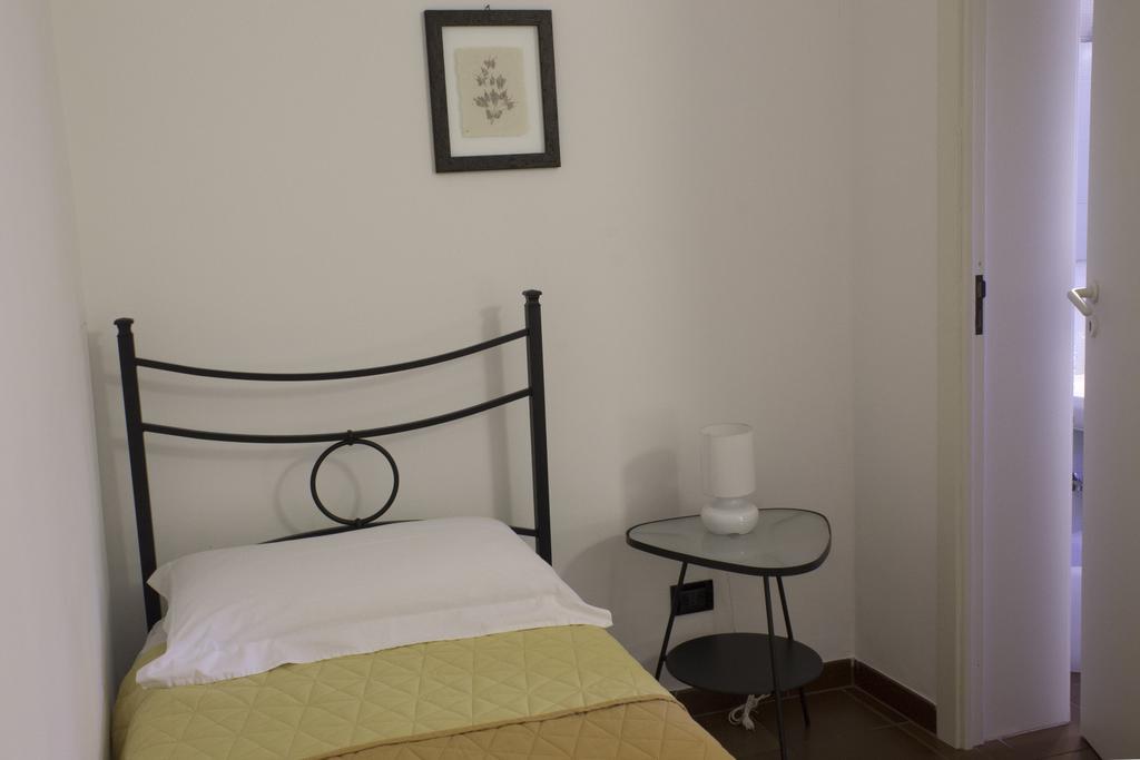 Villa Apollonia B&B Монополи Стая снимка